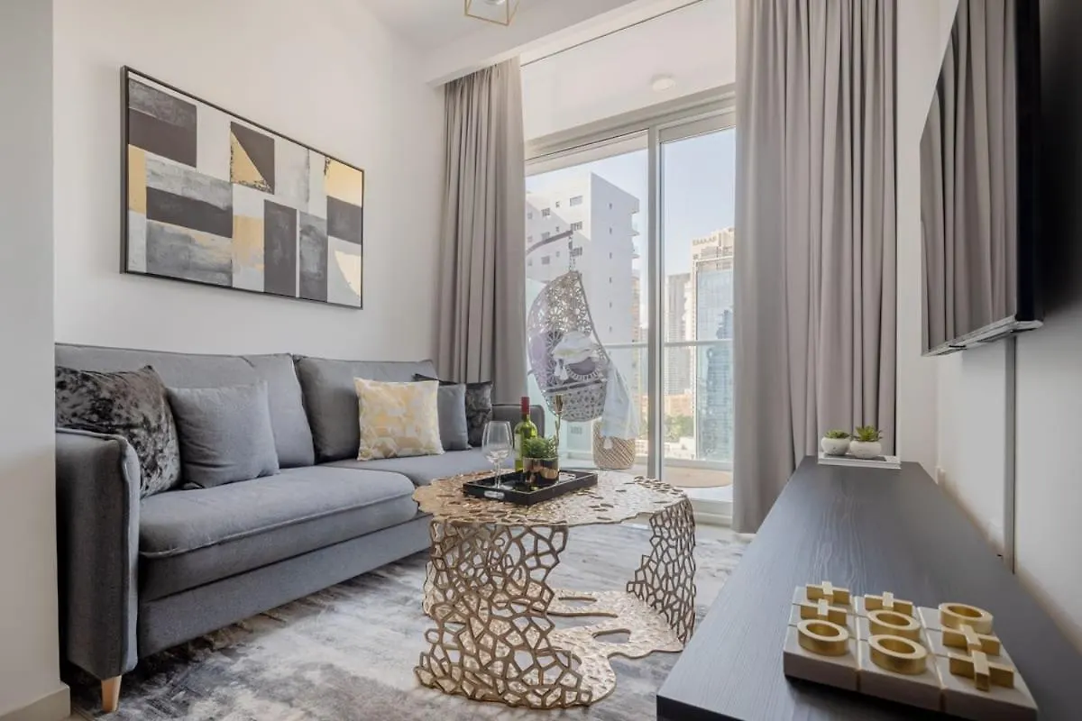 Frank Porter - Vera Residence Dubai 0*,
